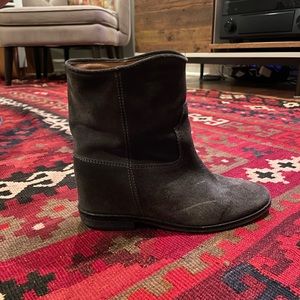 ScoopNYC Crisi Gray Suede Hidden Wedge Booties 37